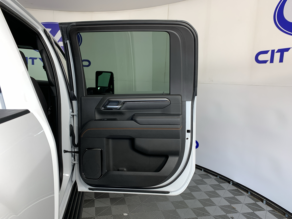 Vehicle photo 33