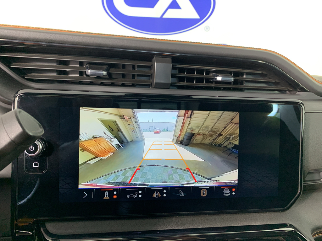 Vehicle photo 24