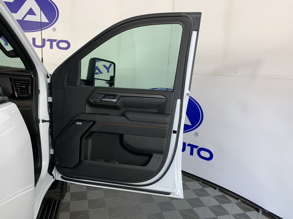 Vehicle photo 36