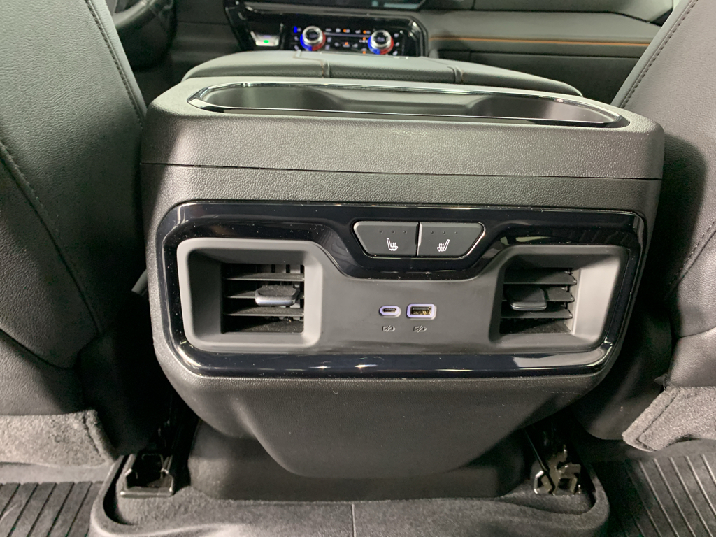 Vehicle photo 31