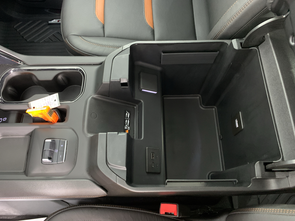 Vehicle photo 26