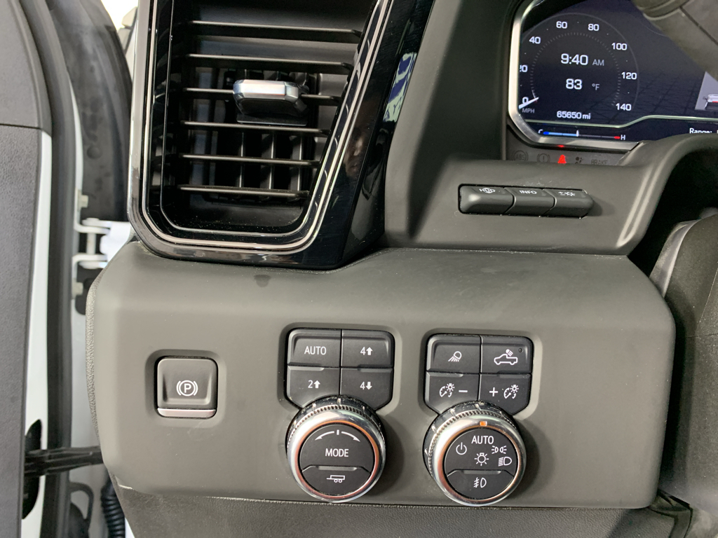 Vehicle photo 15