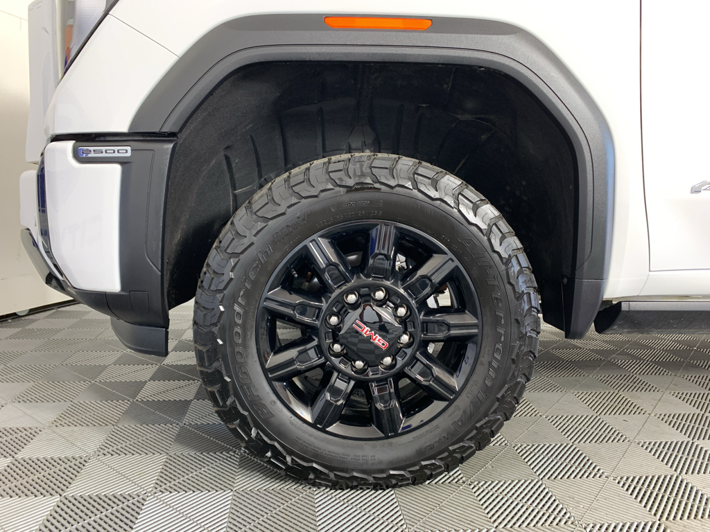 Vehicle photo 9