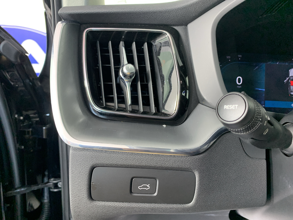 Used 2023 Volvo XC60 B5 SUV