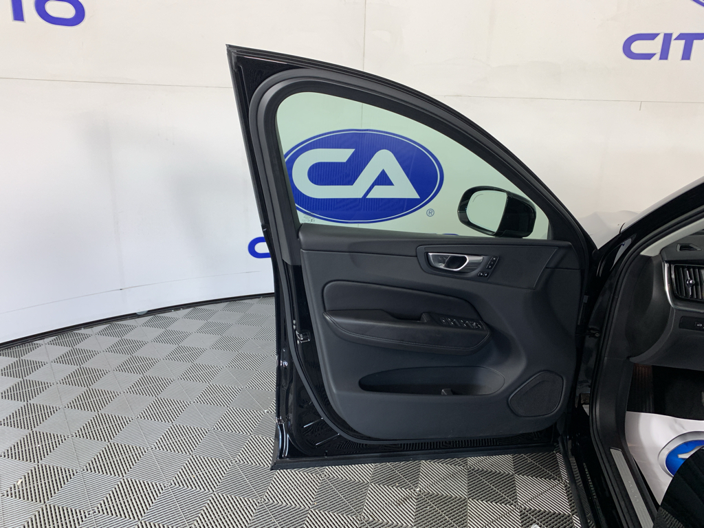 Used 2023 Volvo XC60 B5 SUV