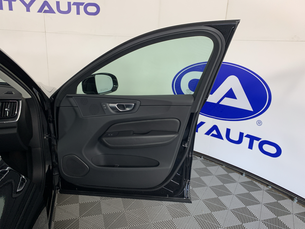 Used 2023 Volvo XC60 B5 SUV