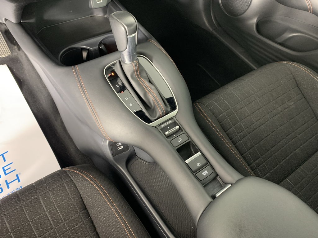 Vehicle photo 24
