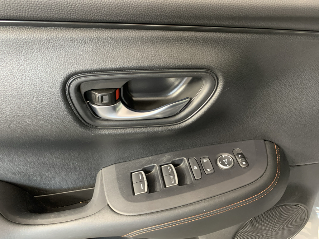 Vehicle photo 14