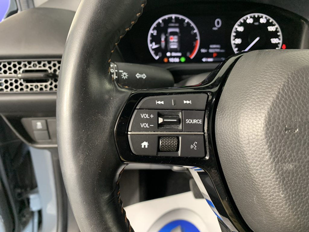 Vehicle photo 18