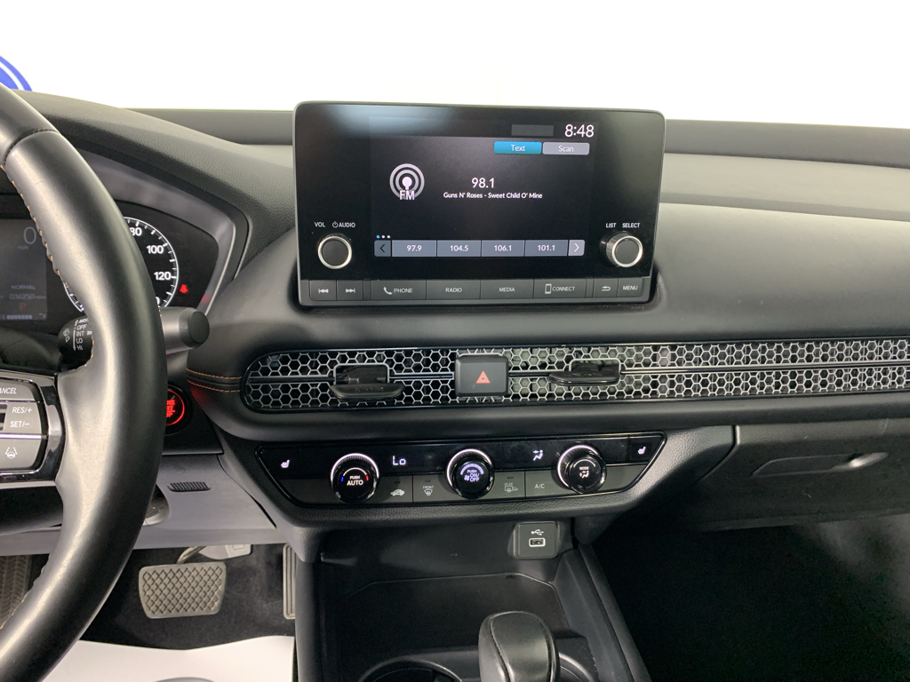 Vehicle photo 25