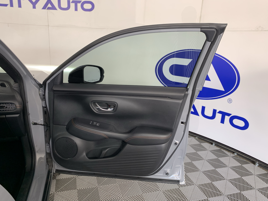 Vehicle photo 37