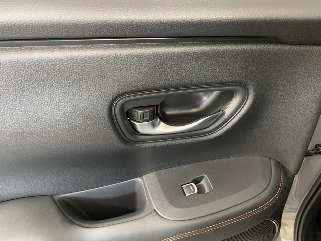 Vehicle photo 30