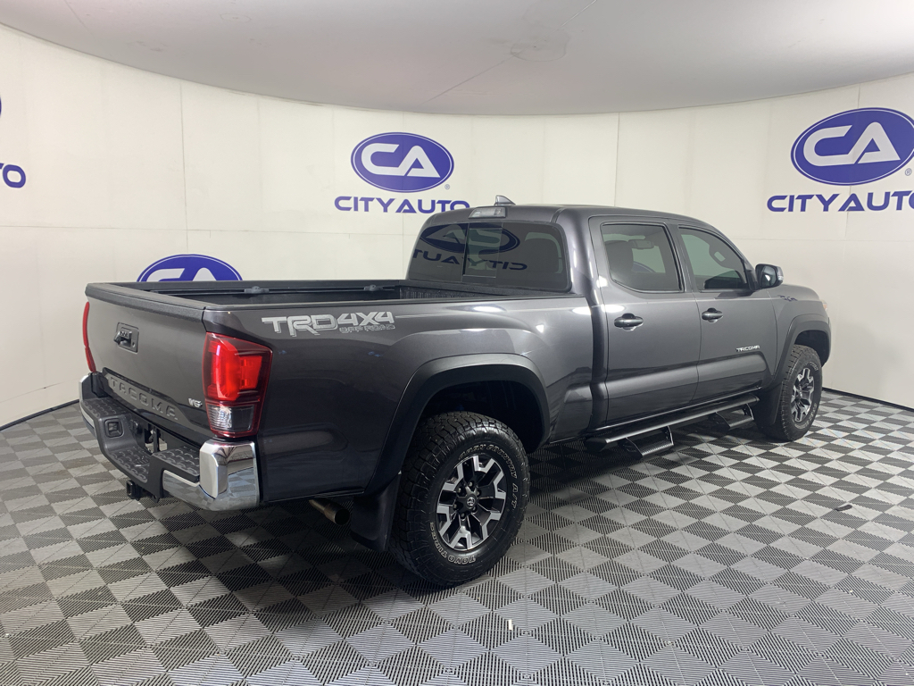Vehicle photo 3