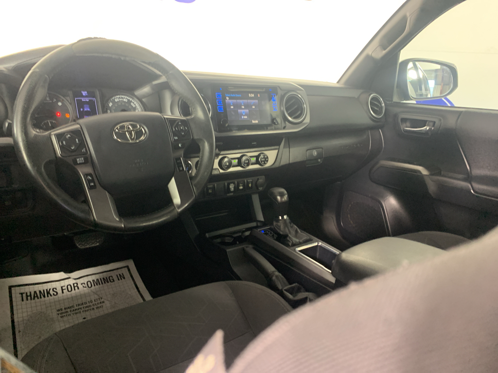 Vehicle photo 29