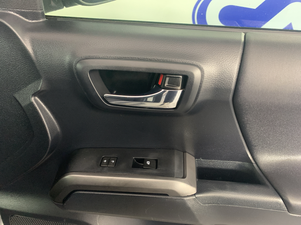 Vehicle photo 34
