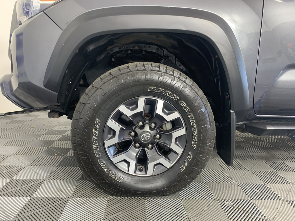 Vehicle photo 9