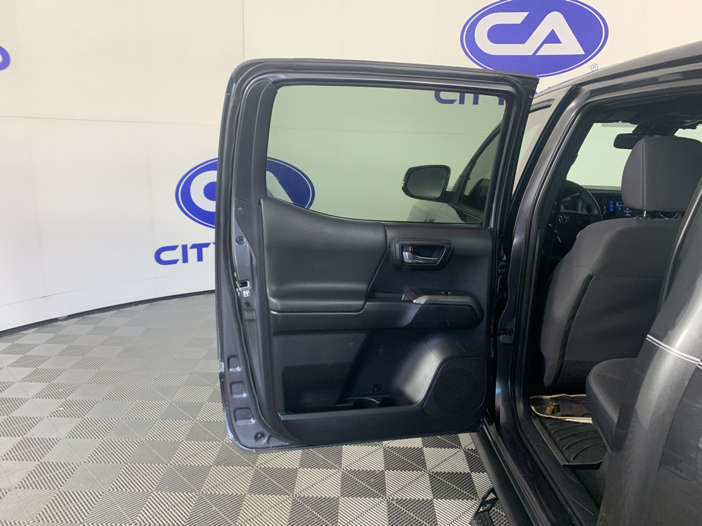 Vehicle photo 26