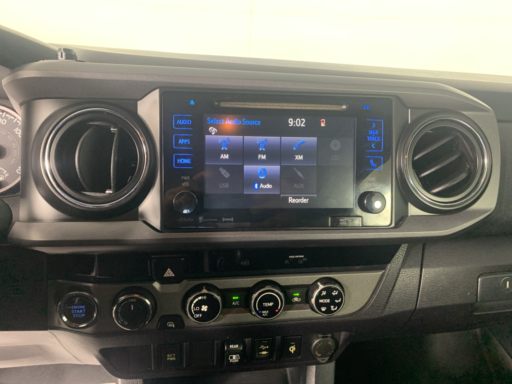 Vehicle photo 23
