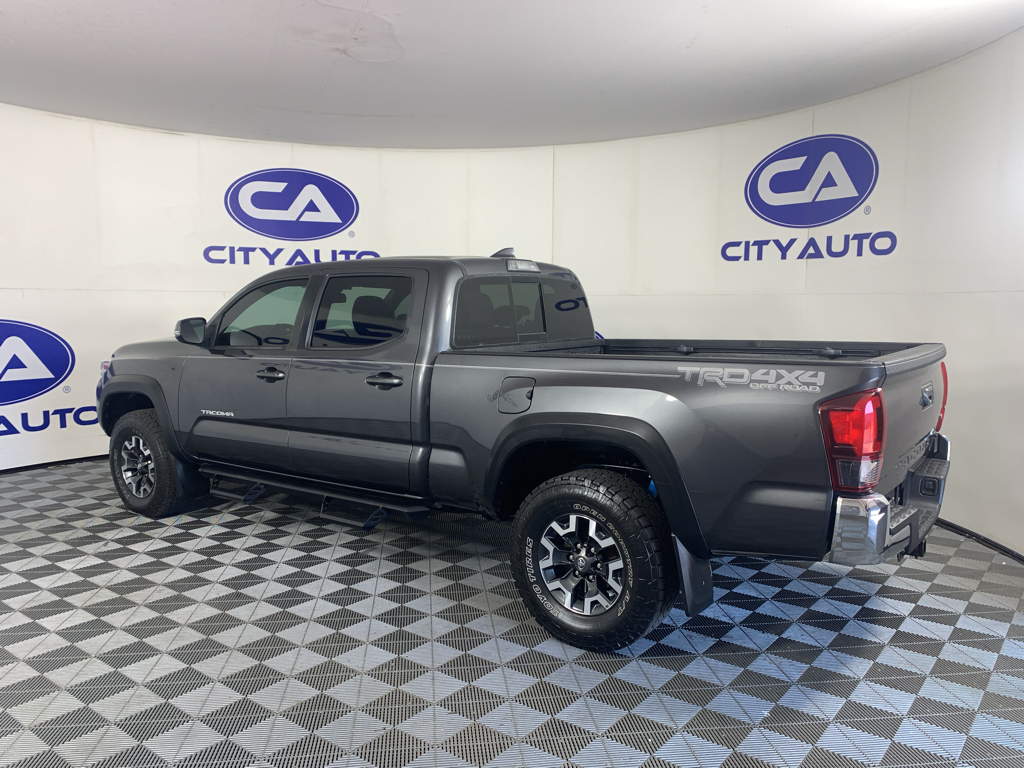 Vehicle photo 5