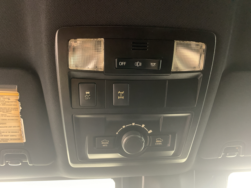 Vehicle photo 25