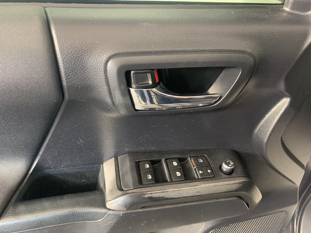 Vehicle photo 13