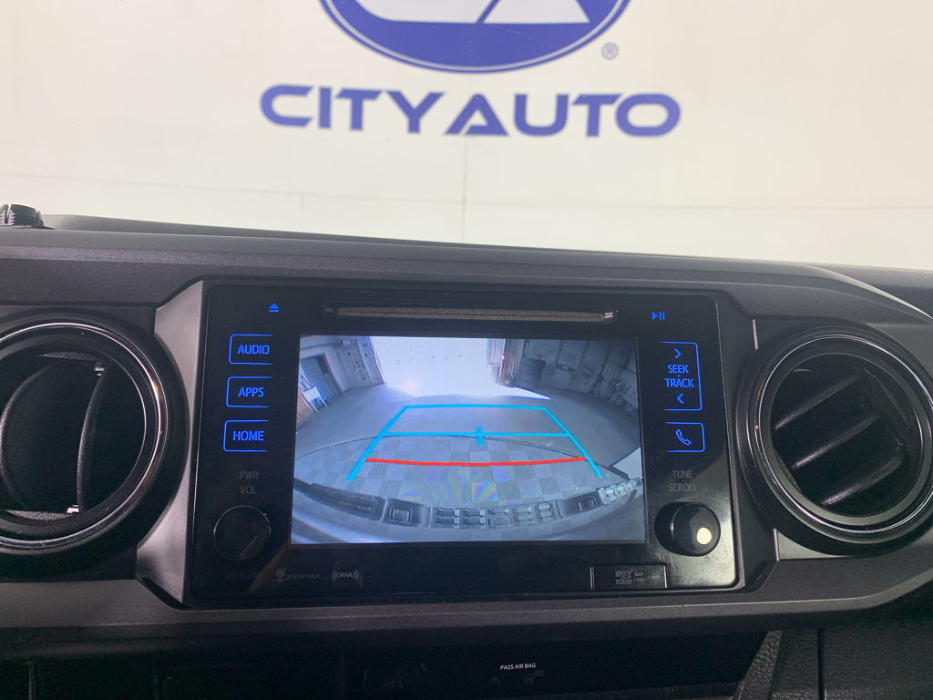 Vehicle photo 24