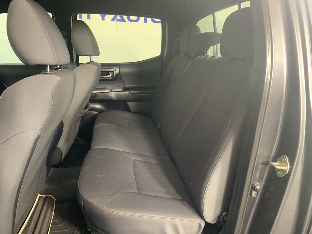 Vehicle photo 28