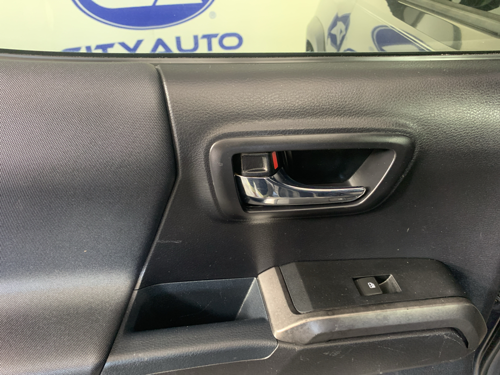 Vehicle photo 27