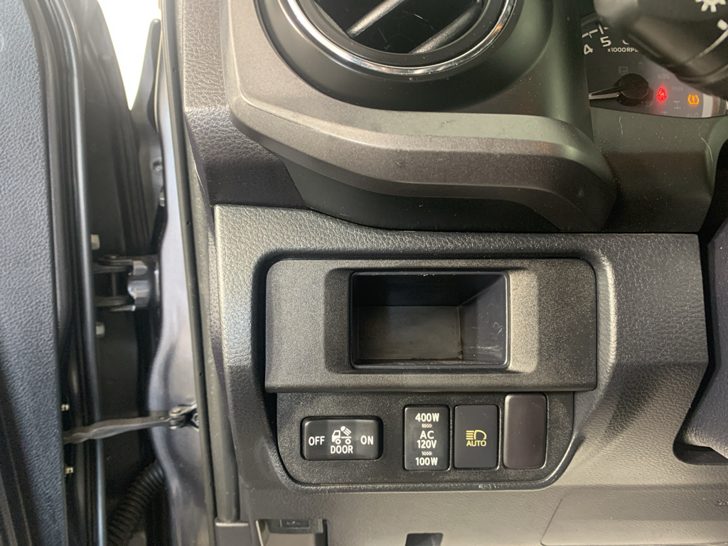 Vehicle photo 15