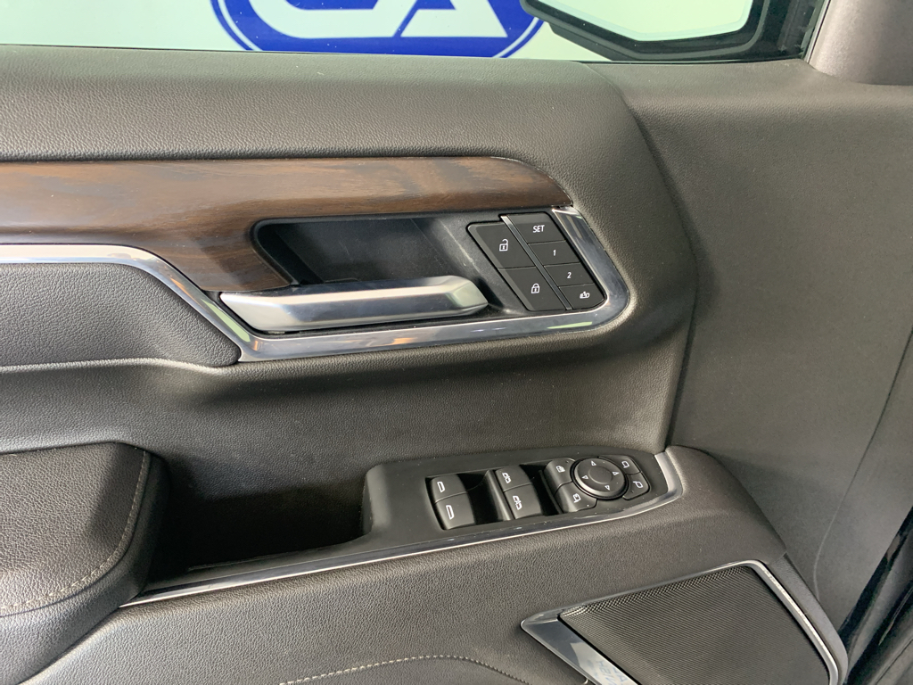 Vehicle photo 13