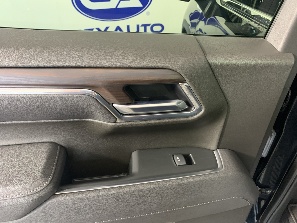 Vehicle photo 26
