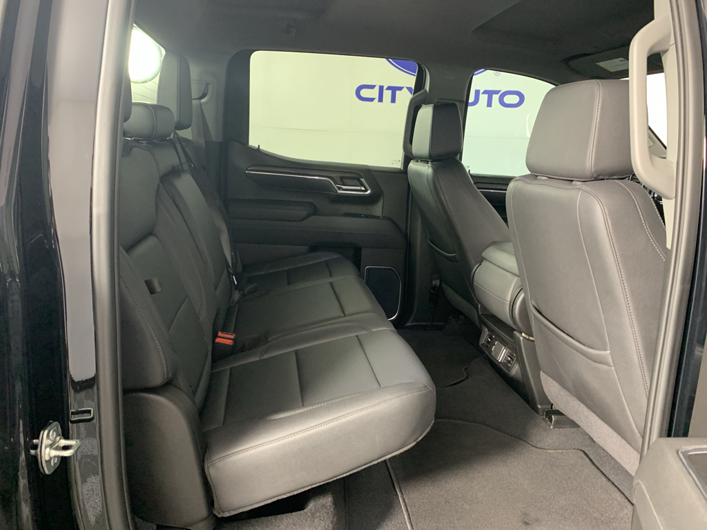 Vehicle photo 32