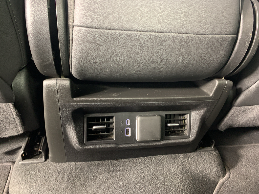 Vehicle photo 28