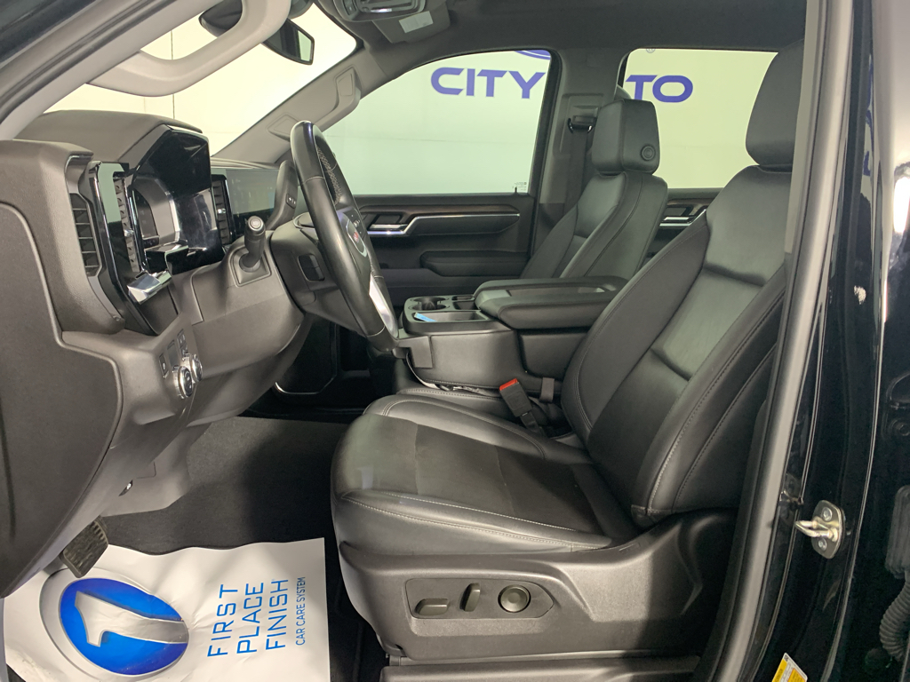 Vehicle photo 14