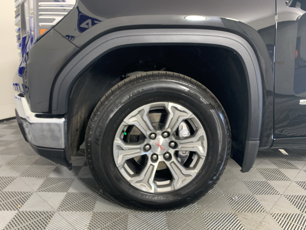 Vehicle photo 9