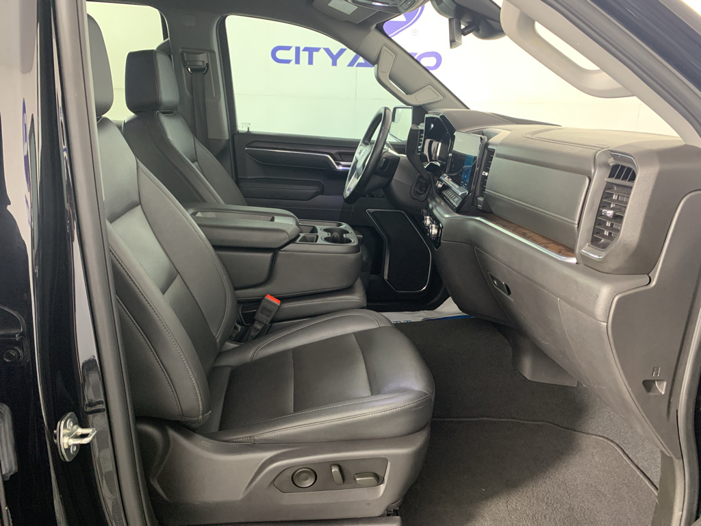 Vehicle photo 35