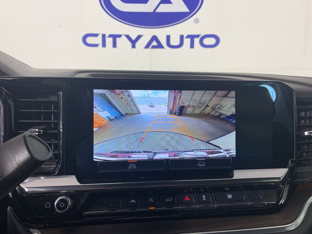 Vehicle photo 23