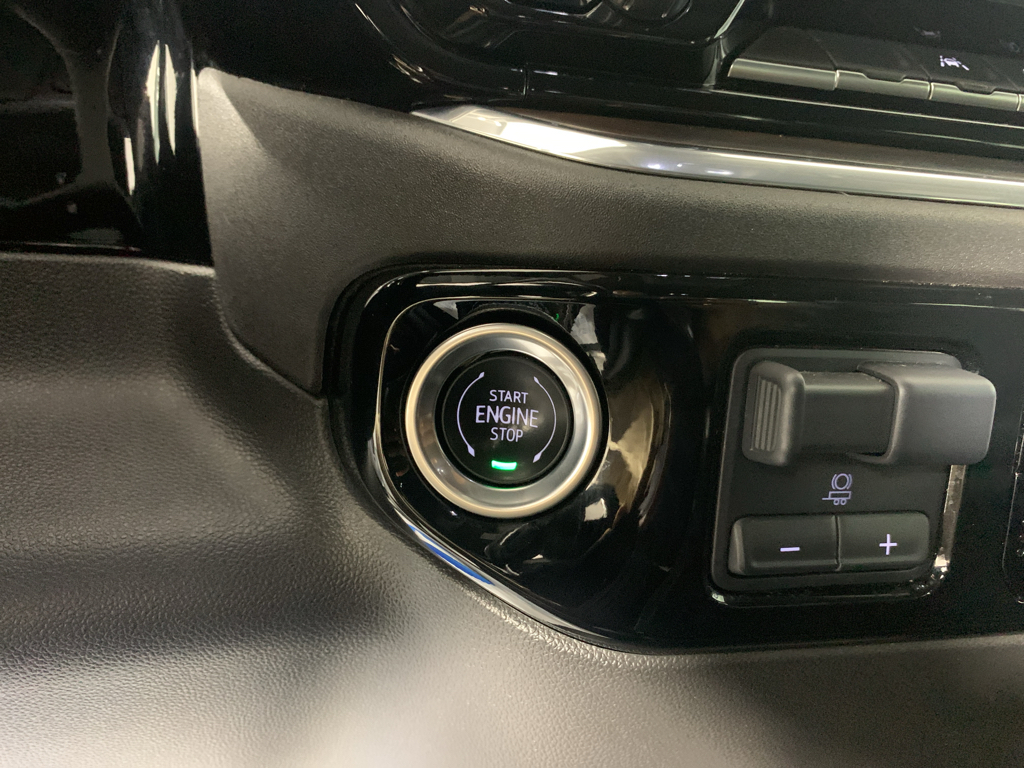 Vehicle photo 16
