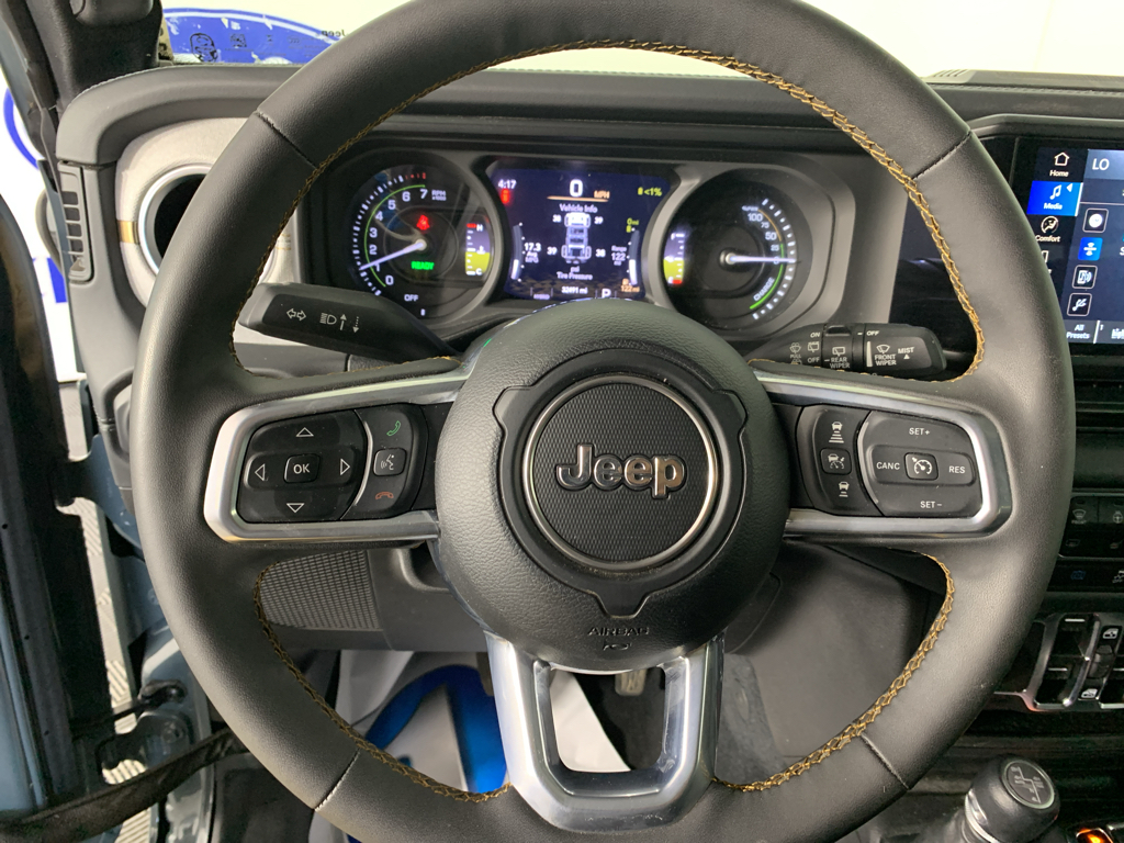 Vehicle photo 21