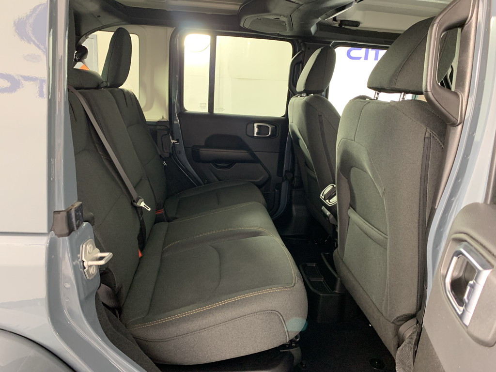 Vehicle photo 36