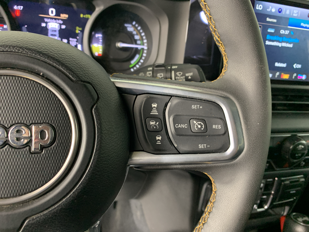 Vehicle photo 19