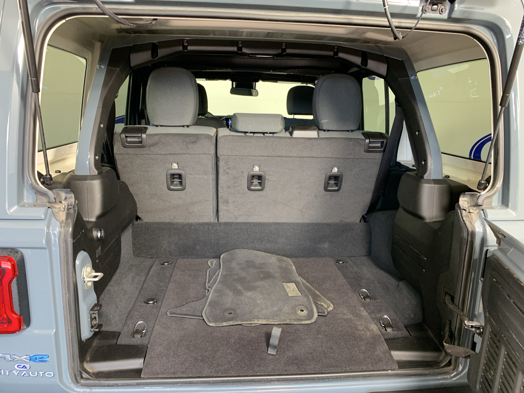 Vehicle photo 33