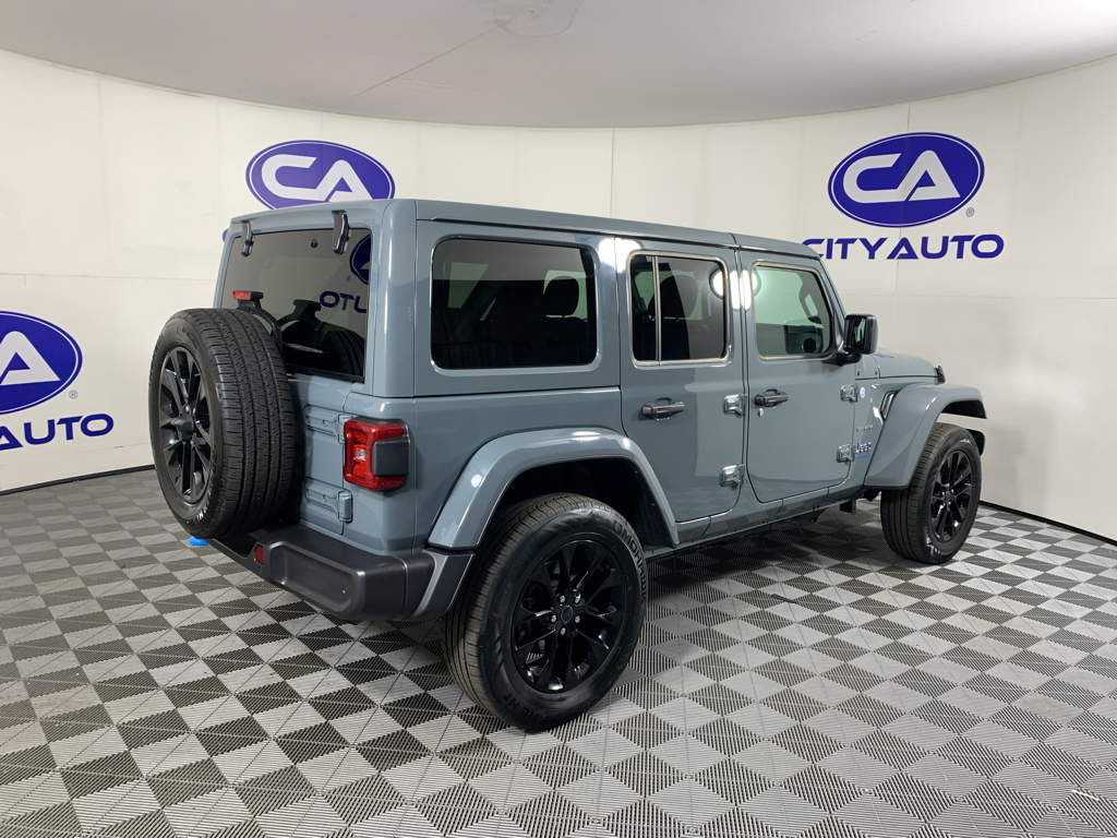 Vehicle photo 3