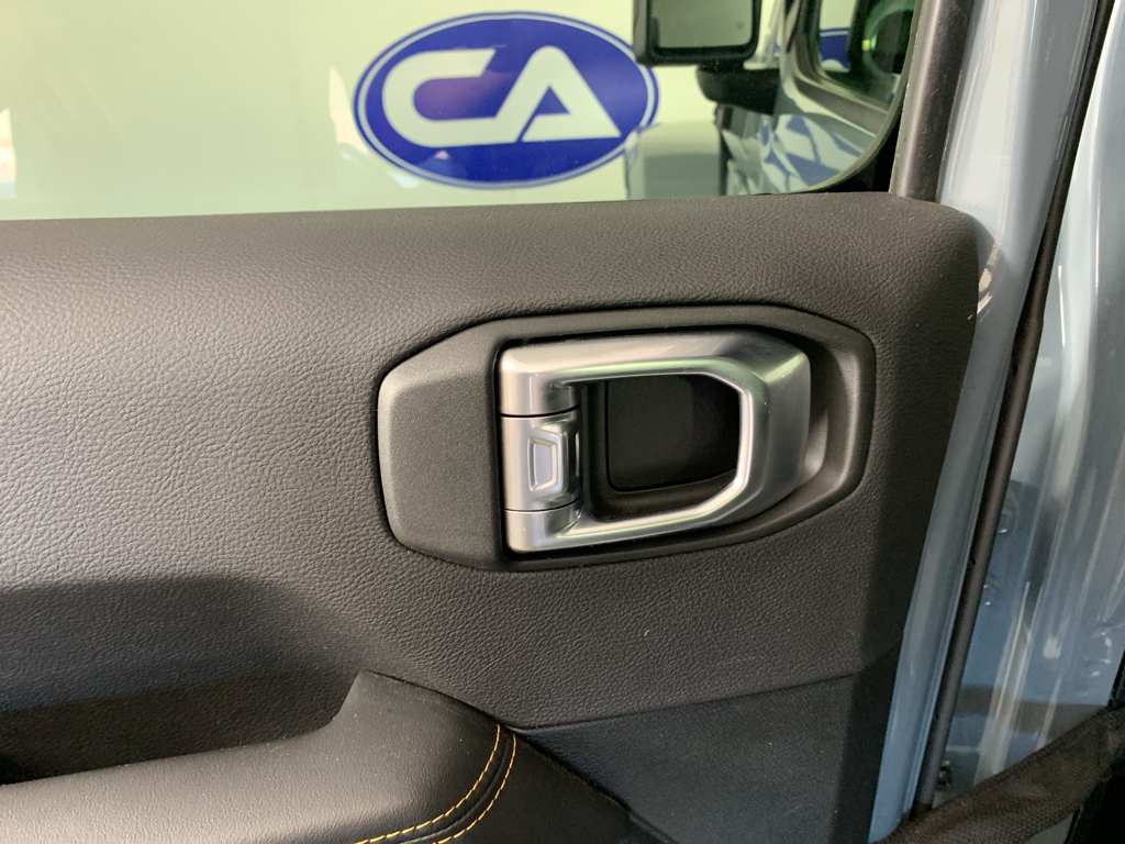 Vehicle photo 29