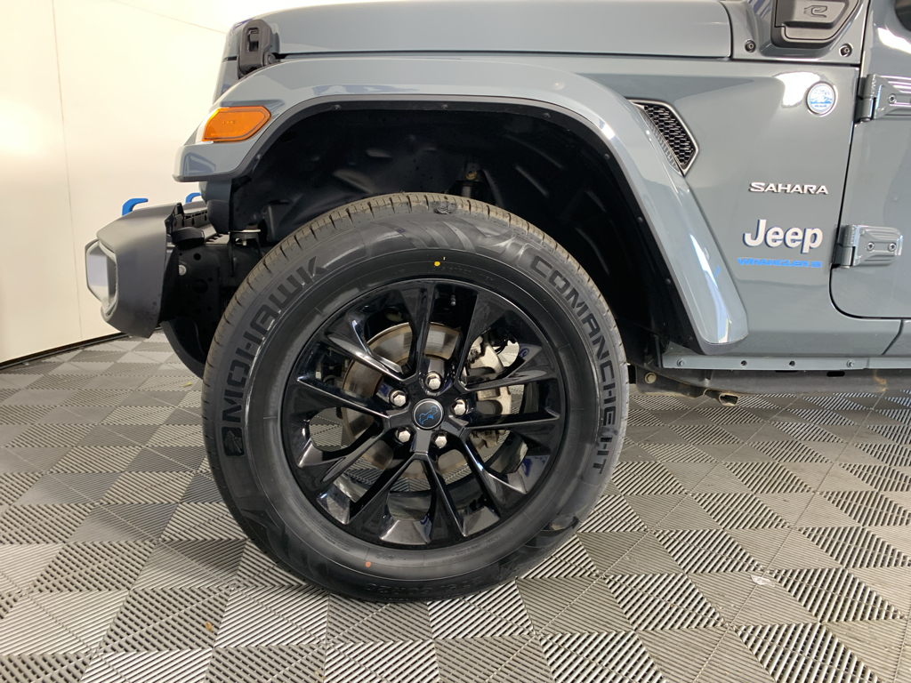 Vehicle photo 11