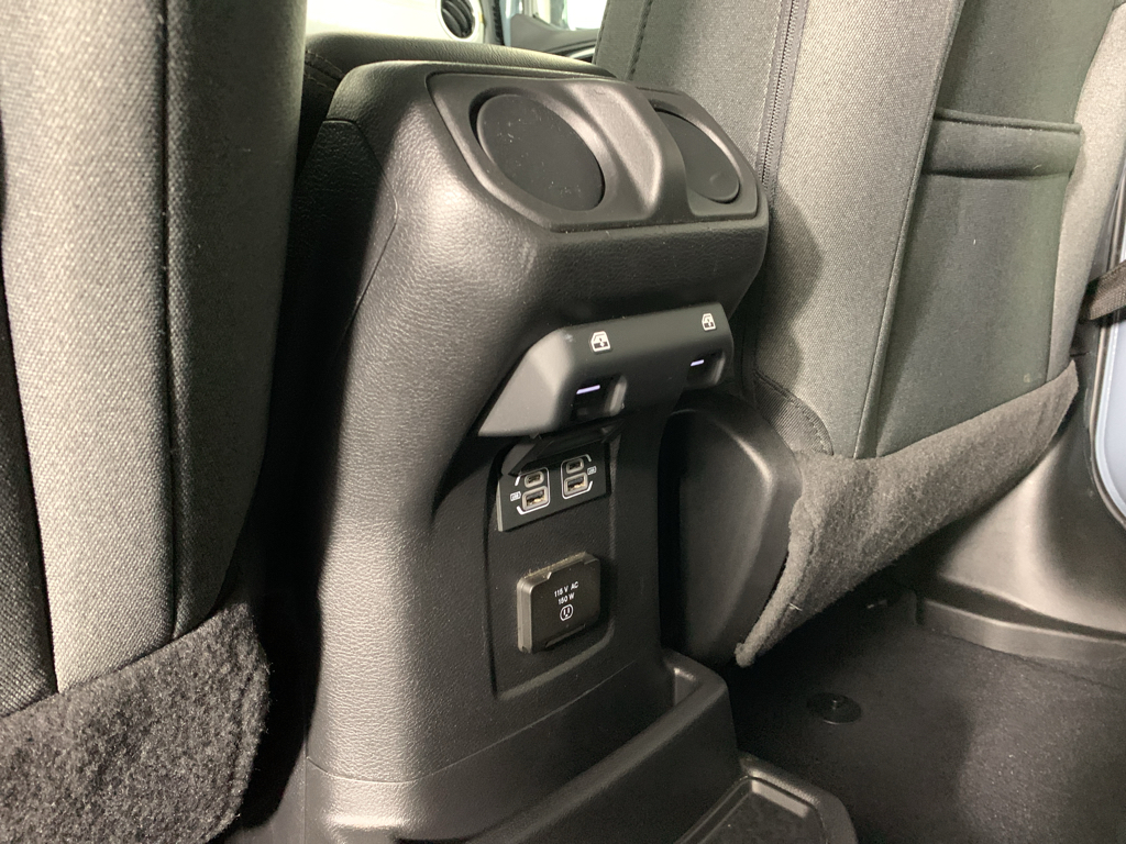 Vehicle photo 31