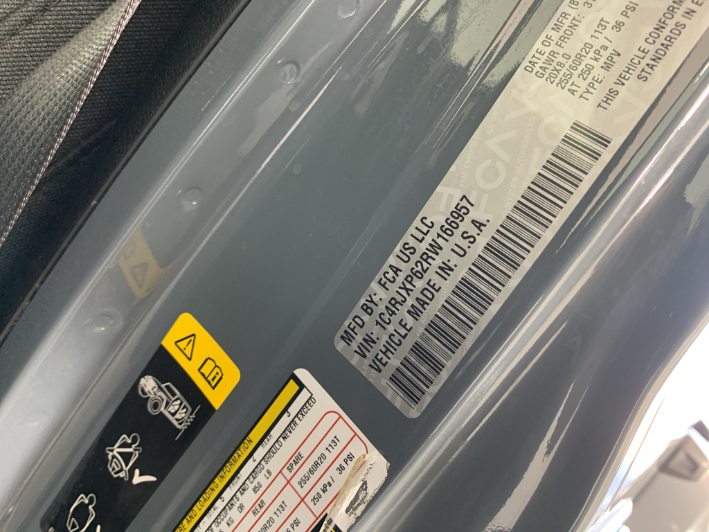 Vehicle photo 12