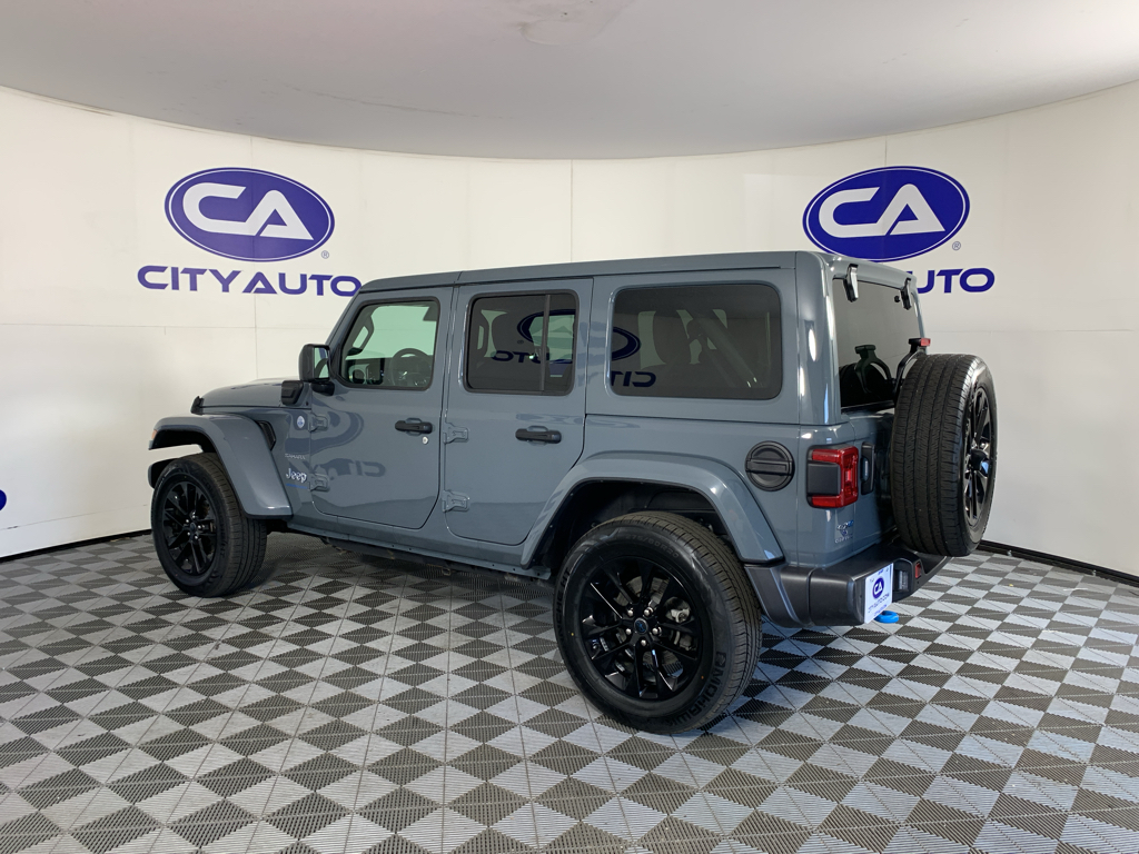 Vehicle photo 5