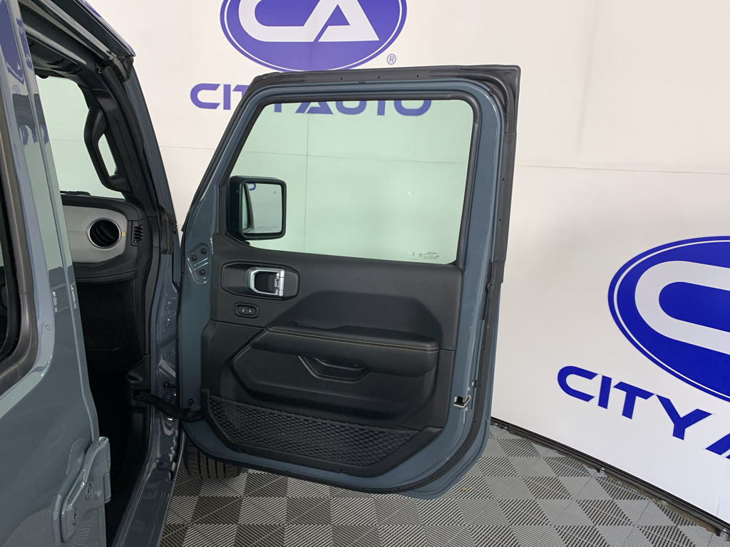 Vehicle photo 37