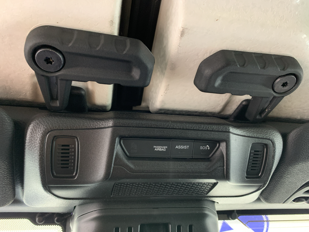 Vehicle photo 26